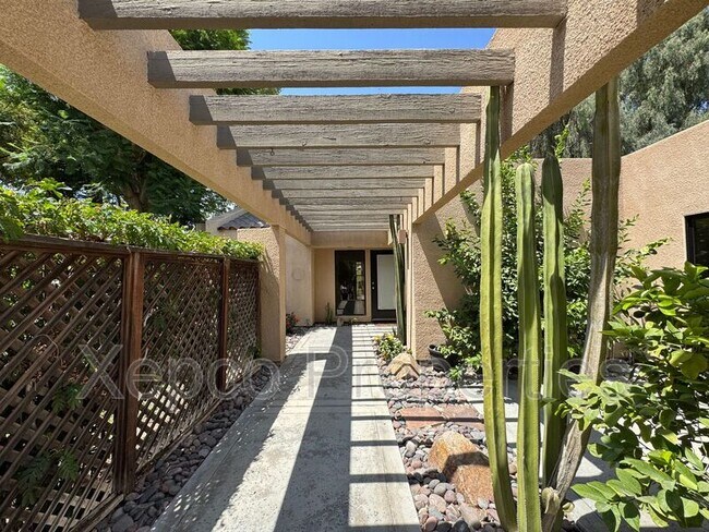 22 Mission Ct in Rancho Mirage, CA - Foto de edificio - Building Photo