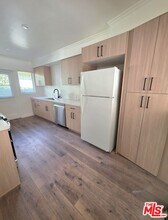 13830 Burbank Blvd in Los Angeles, CA - Building Photo - Building Photo