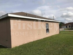 1811 S Biscayne Dr in North Port, FL - Building Photo - Building Photo