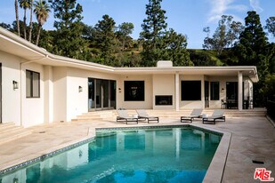 1845 Loma Vista Dr in Beverly Hills, CA - Building Photo