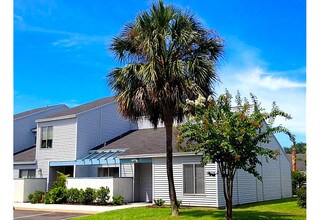 Regency Place Apartments in Jacksonville, FL - Foto de edificio - Building Photo