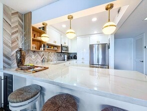 2311 S Cypress Bend Dr in Pompano Beach, FL - Building Photo - Building Photo