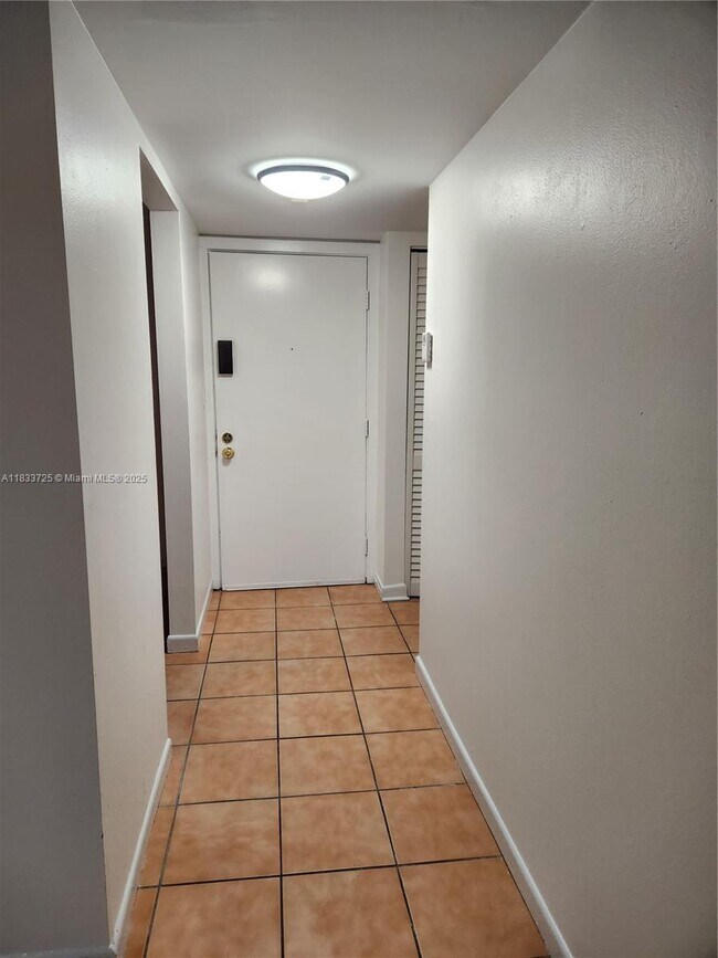 10835 SW 112th Ave in Miami, FL - Building Photo - Building Photo
