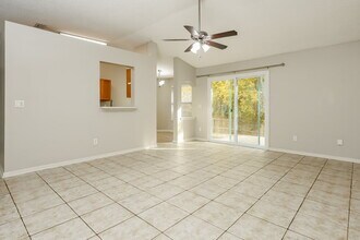 7811 Invermere Blvd N in Jacksonville, FL - Building Photo - Building Photo