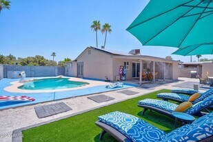 13608 N 41st Pl in Phoenix, AZ - Building Photo