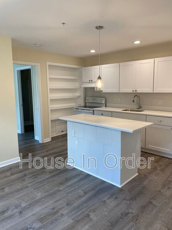 307 8th Ave E in Hendersonville, NC - Building Photo - Building Photo