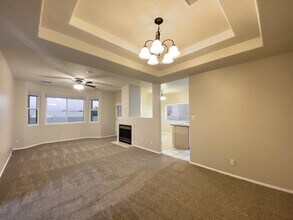 6925 Glen Hills Dr NE in Rio Rancho, NM - Foto de edificio - Building Photo