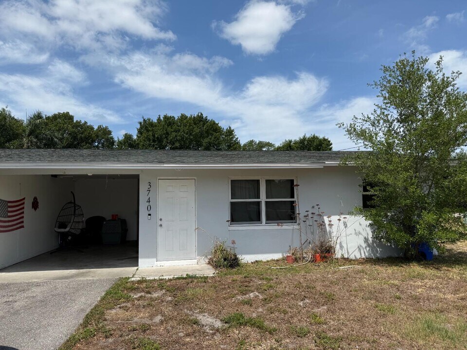 3742 Belmont St in Ft. Myers, FL - Building Photo