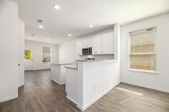 241 Seven Pnes Dr in Willis, TX - Building Photo - Building Photo