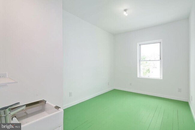 2329 Frankford Ave in Philadelphia, PA - Building Photo - Building Photo