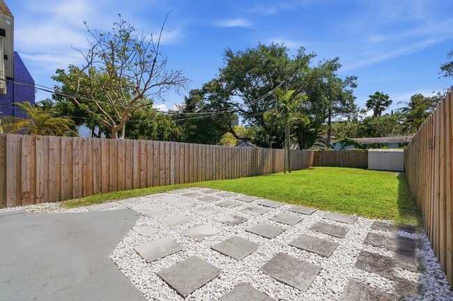 property at 622 SW 7th Ave