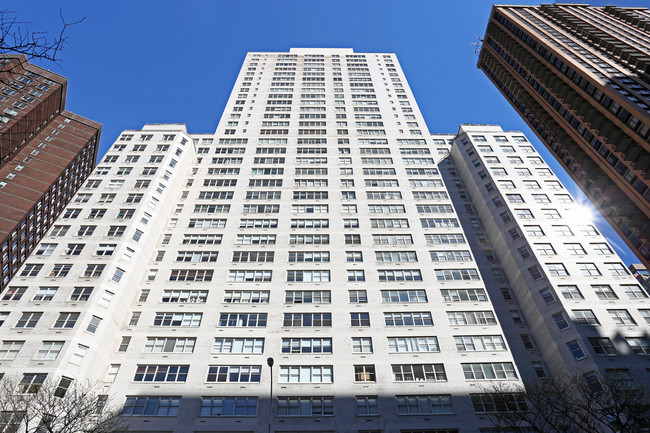 Dorchester Towers in New York, NY - Building Photo - Building Photo