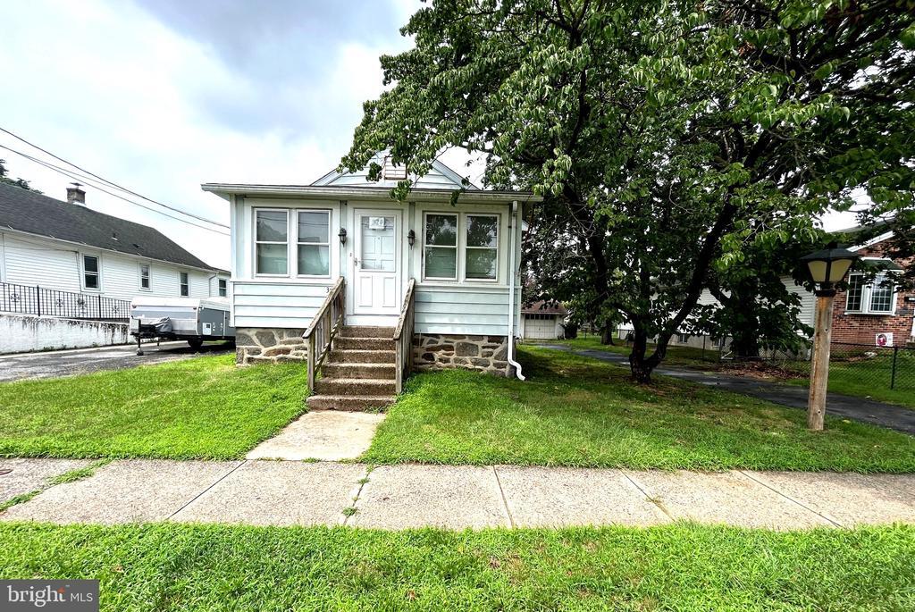 320 Printz Ave in Essington, PA - Building Photo