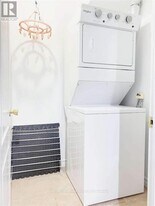 88 Grandview Way in Toronto, ON - Building Photo