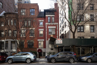 252 W 74th St in New York, NY - Building Photo - Primary Photo