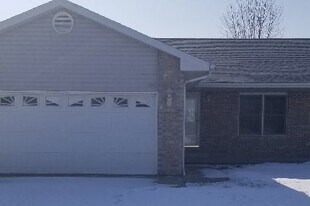 1212 Cardinal St, Unit 1 in Rock Falls, IL - Building Photo