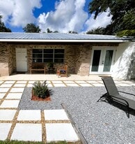 1018 Lake Josephine Dr in Sebring, FL - Building Photo