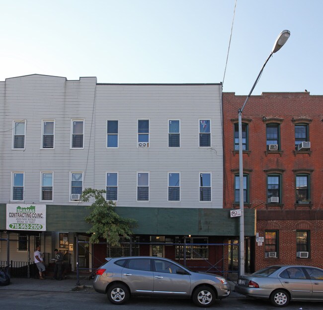 18 Stagg St in Brooklyn, NY - Building Photo - Building Photo