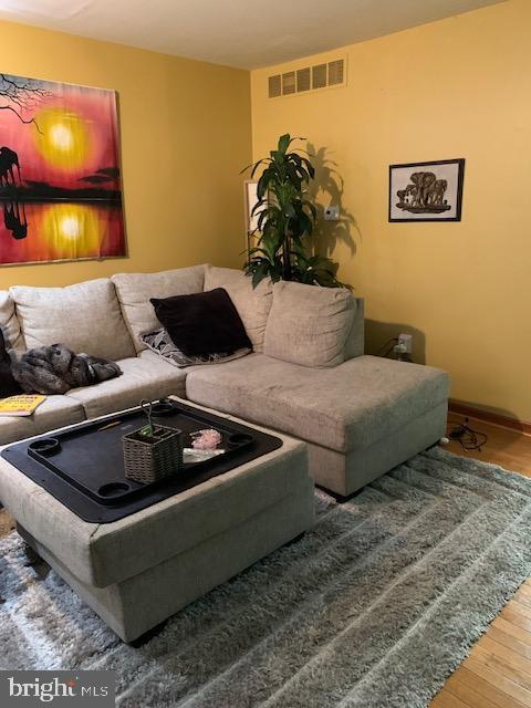 property at 21 Luffing Ct