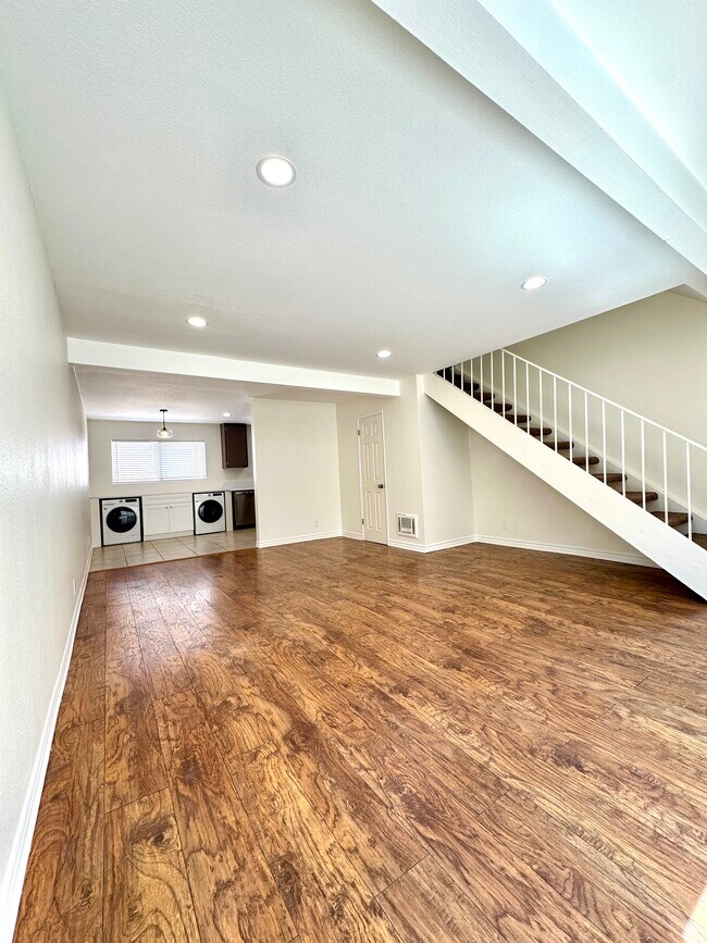 property at 719 N Eucalyptus Ave
