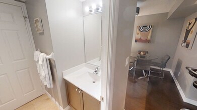 763 Bay St. in Toronto, ON - Building Photo - Building Photo