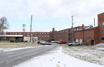 Crestview Apartments in Cleveland, OH - Building Photo - Building Photo