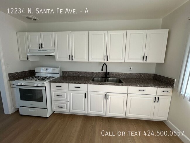 12234 N Santa Fe Ave in Lynwood, CA - Building Photo - Building Photo