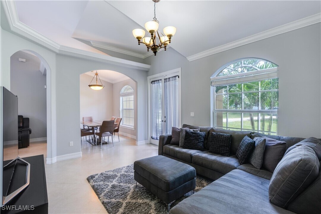 2960 10th Ave NE in Naples, FL - Building Photo