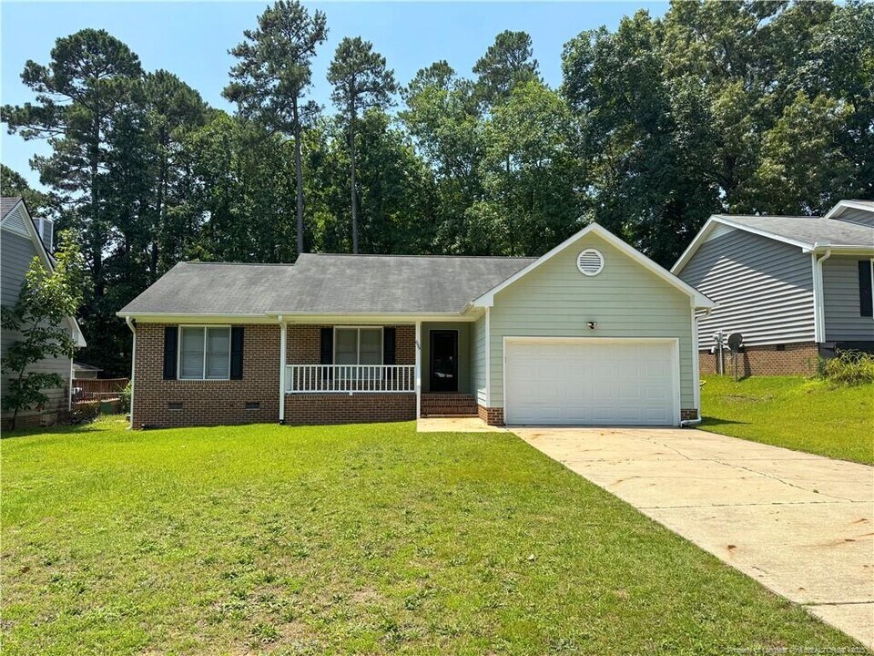699 Dowfield Dr in Fayetteville, NC - Building Photo