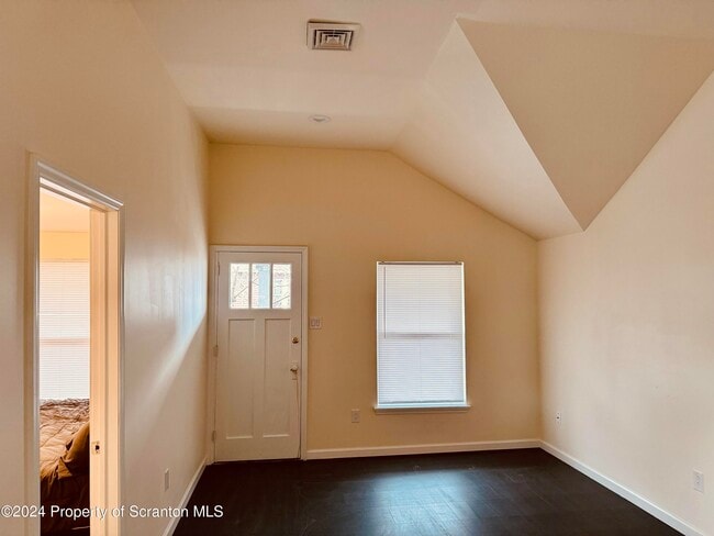 517 Delaware Ave in Olyphant, PA - Building Photo - Building Photo