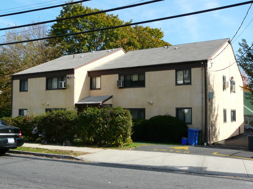 Garden Apartments in White Plains, NY - Building Photo