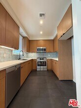 532 W Elk Ave in Glendale, CA - Building Photo - Building Photo