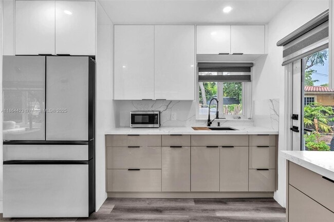 886 NE 134th St in North Miami, FL - Building Photo - Building Photo