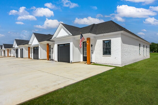 227 Indigo Ln in Monroe, LA - Foto de edificio - Building Photo