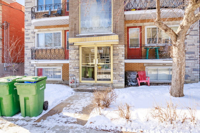 60 Saint-Pierre Av in Lachine, QC - Building Photo - Building Photo