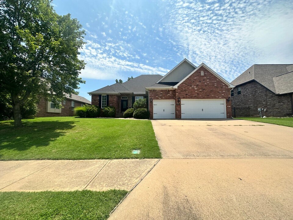 3705 SW Plateau Blvd in Bentonville, AR - Building Photo