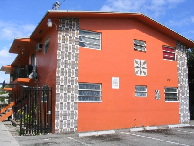 565 NW 33rd St in Miami, FL - Foto de edificio