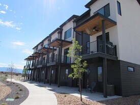 600 Lawrence Ave, Unit 4 in Grand Junction, CO - Building Photo