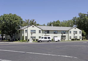 Courtyard at Pacific Apartamentos