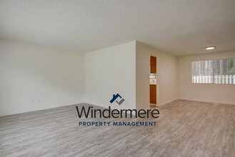 1792 NE Sumner Dr in Oak Harbor, WA - Building Photo - Building Photo