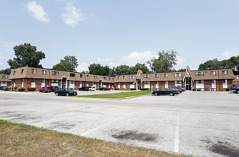 Hunt Club Apartments in Sylvania, OH - Foto de edificio - Building Photo