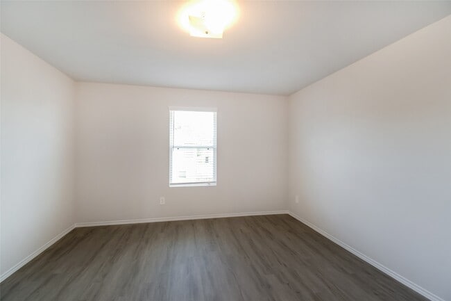4823 Banyan Tree Trl