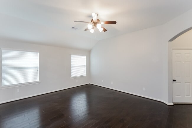 6522 Hunters Creek Ln in Baytown, TX - Building Photo - Building Photo