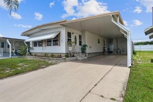 13225 101st St SE in Largo, FL - Building Photo