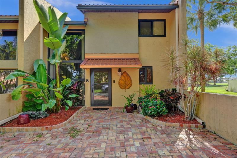 700 E Coco Plum Cir in Plantation, FL - Building Photo
