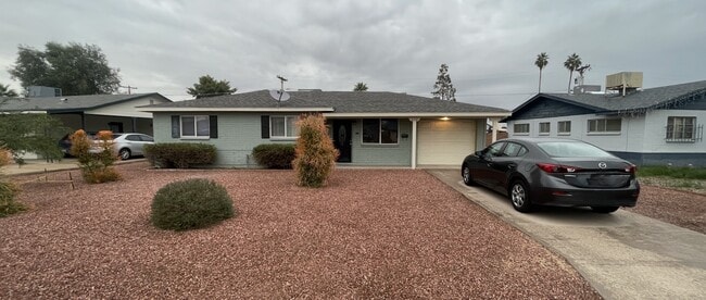 2118 W Glenn Dr in Phoenix, AZ - Foto de edificio - Building Photo