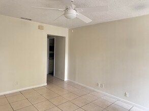 1119 Goldenrod Rd in Wellington, FL - Foto de edificio - Building Photo