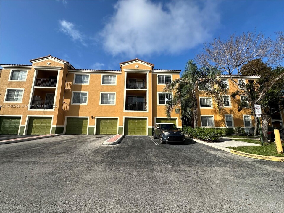 2160 E Preserve Way in Miramar, FL - Building Photo