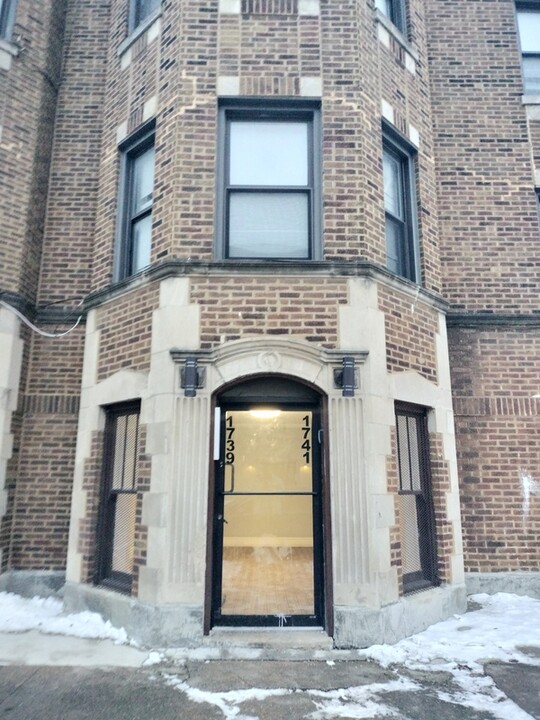 1739 W 80th St in Chicago, IL - Building Photo