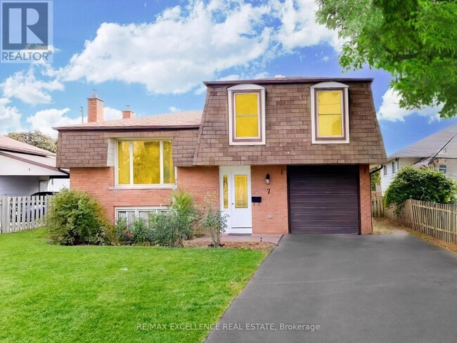 property at 7 Dunnett Blvd